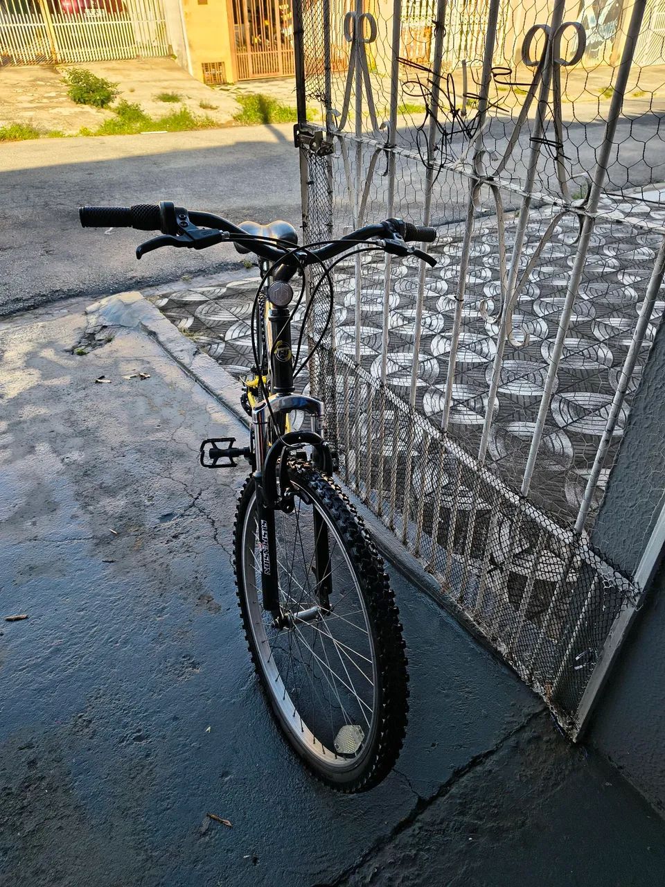 Bicicleta Track aro 26 com suspensão  - Foto 4
