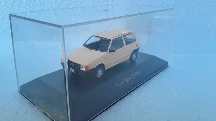 Miniatura Fiat Uno (1983)