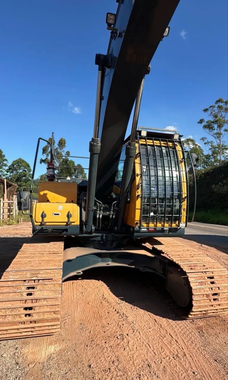 Escavadeira Hyundai 220 ano 2023 com 625 horas, único dono, em MG - Foto 6