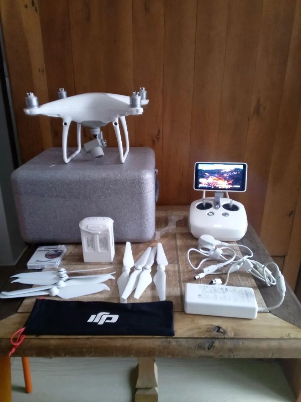 DJI Phantom 4 Pro + | 2 baterias | ótimo estado