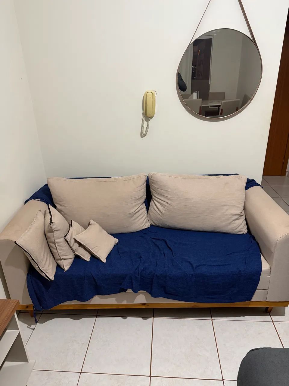 Sofá/mesa de centro/tapetes - Foto 2