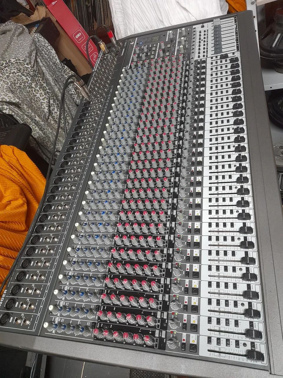 MESA BERHRINGER 32 X8 ESTADO DE NOVA  - Foto 3