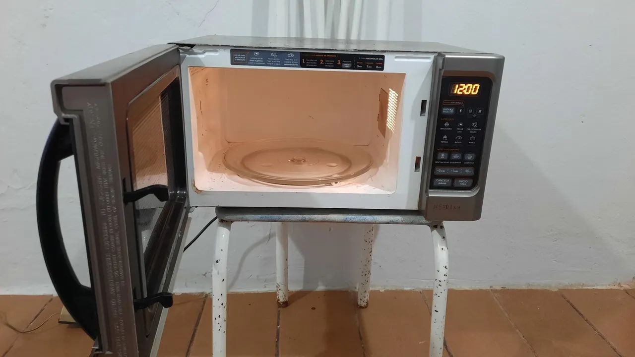 Micro-ondas Continental Prata 34 Litros com Função - Foto 4