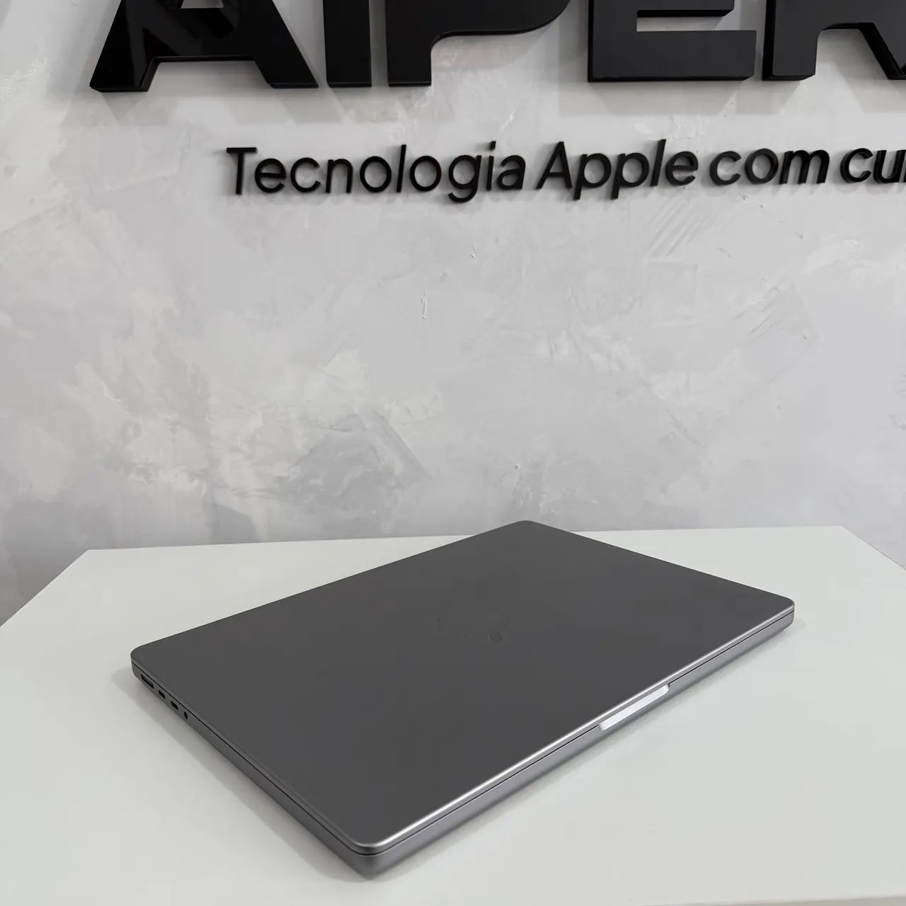 MACBOOK PRO CHIP M1, 16 GB RAM, 512 SSD, TOUCH ID, 14 POLEGADAS