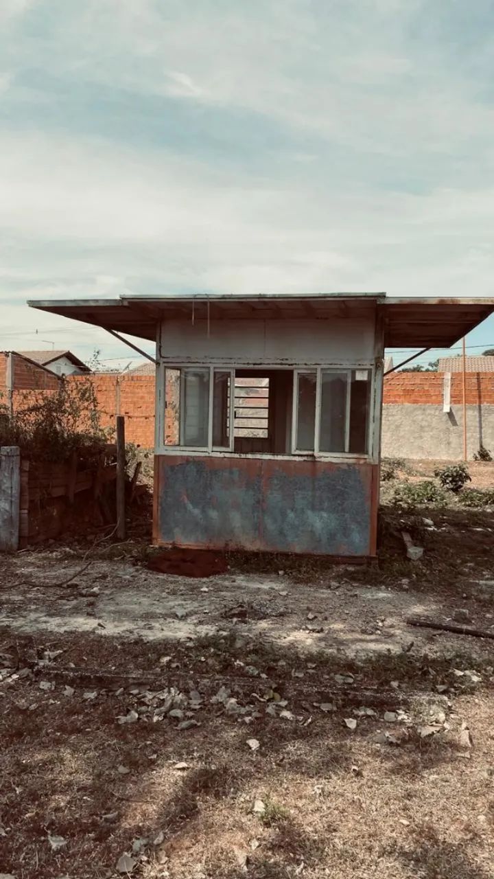 Container para depósito com banheiro