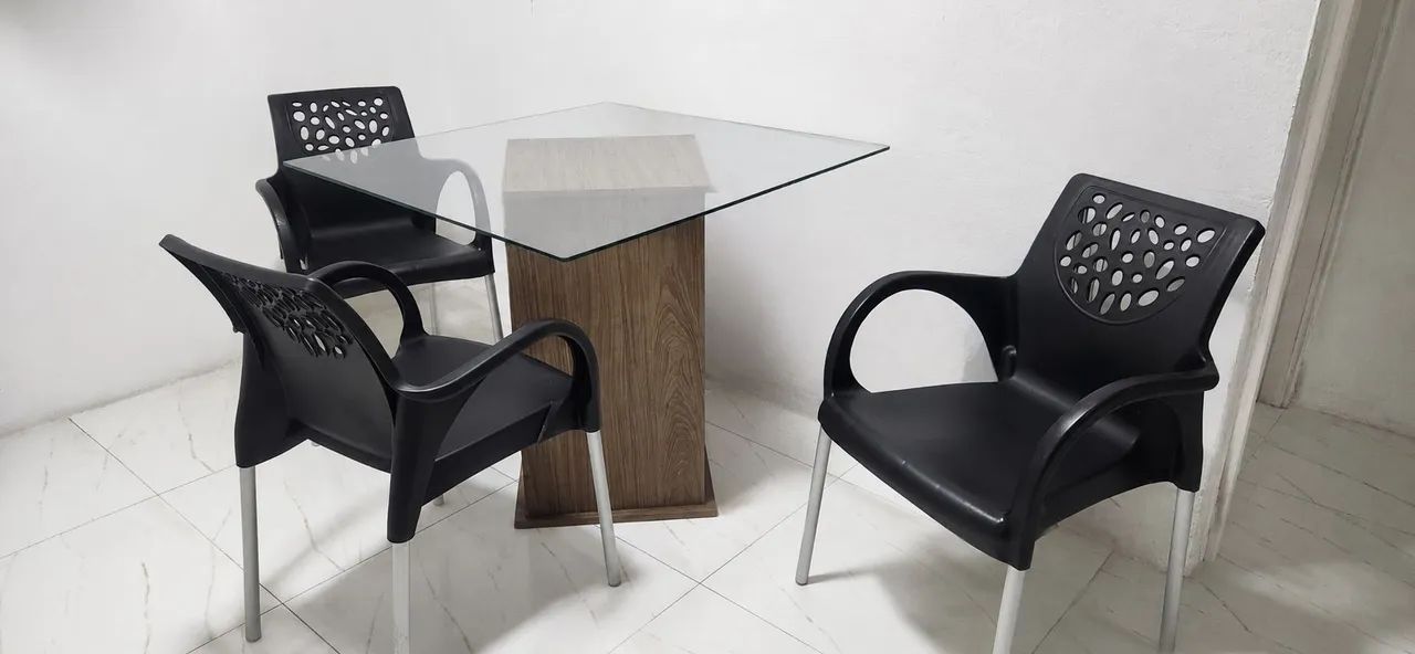 MESA DE VIDRO COM 3 CADEIRAS