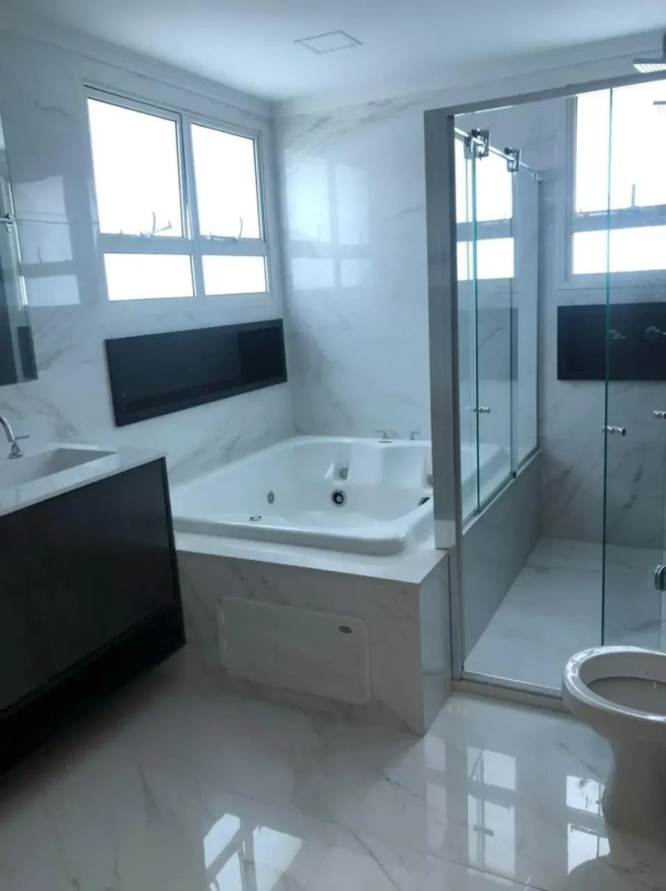 Imóvel para aluguel e venda tem 224 metros quadrados com 4 quartos - Foto 2