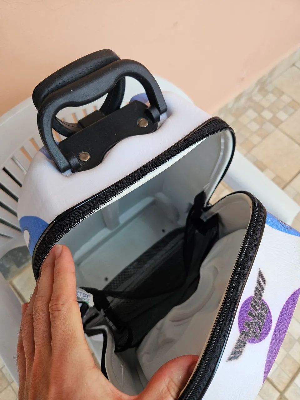 Mochila Buzz Lightyear original com rodinhas  - Foto 4