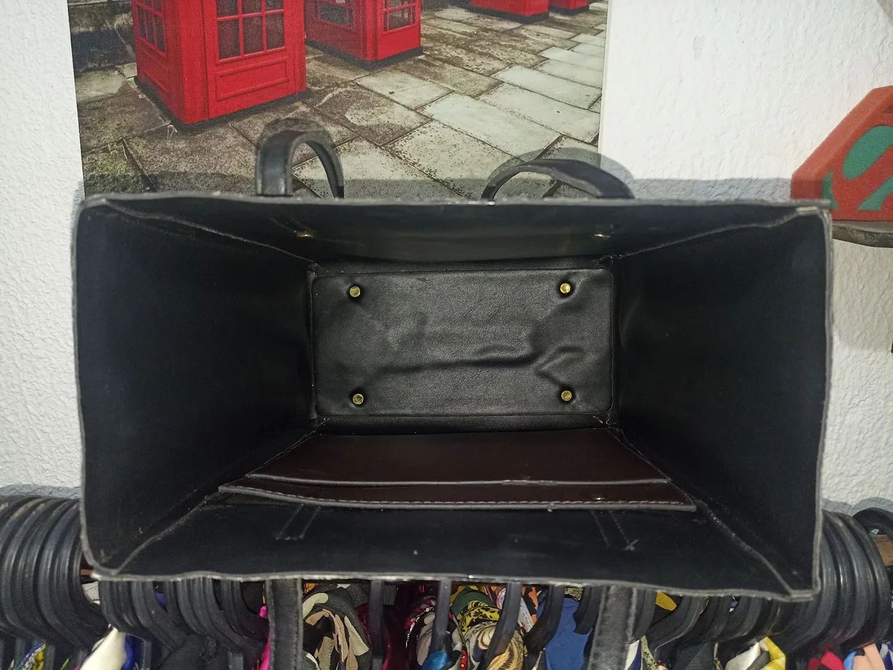 Bolsa Carolina Herrera preta e branca  - Foto 4