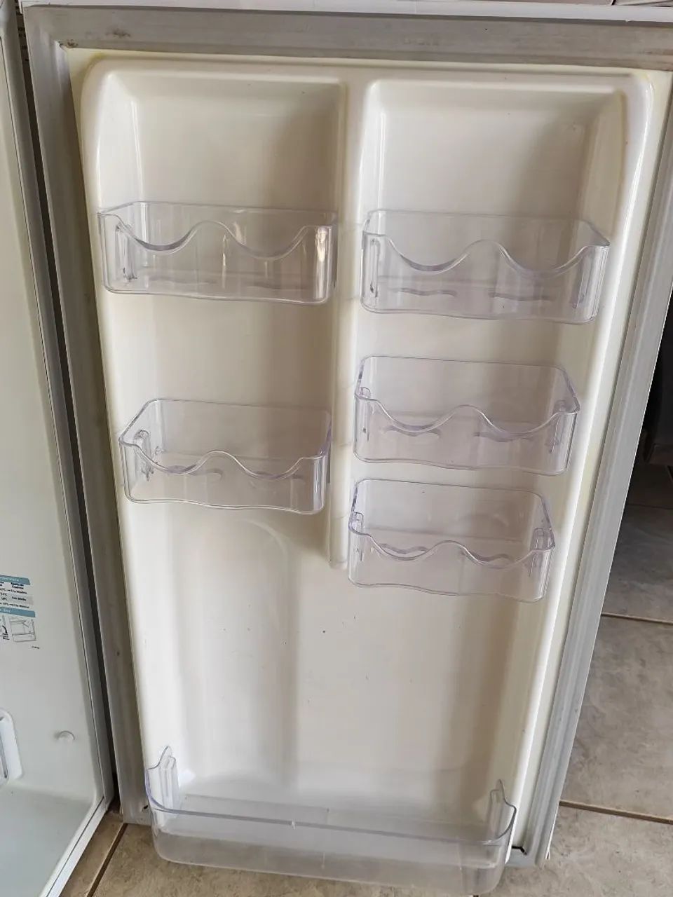 Vendo frigobar Electrolux 122L - Foto 2