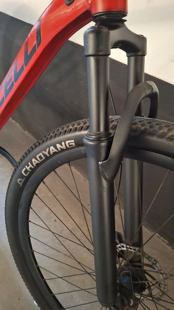 Bicicleta aro 29 com capacete  - Foto 3