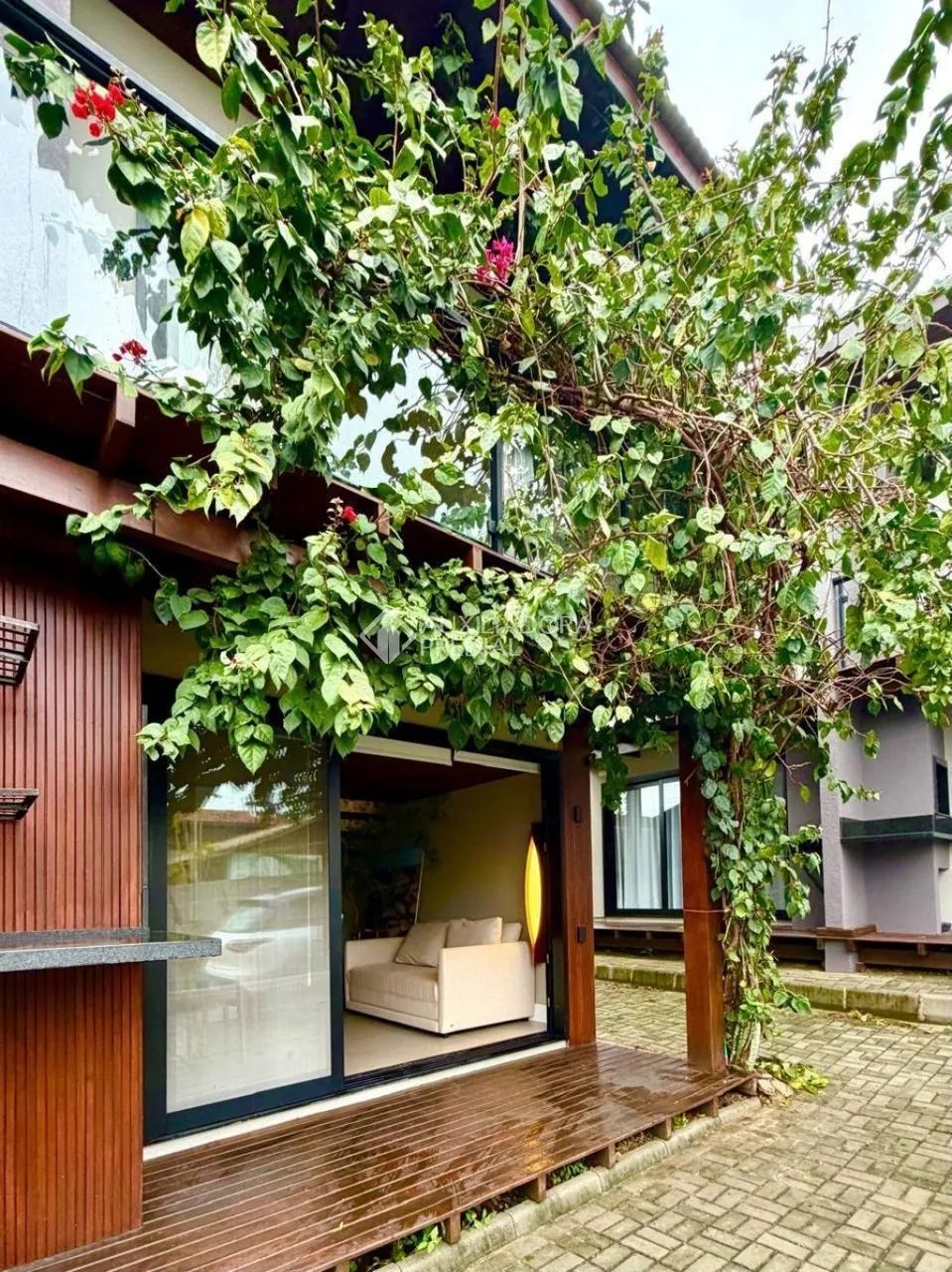 Studio de Alto Padrão com Deck Privativo e Toque de Natureza - Foto 2