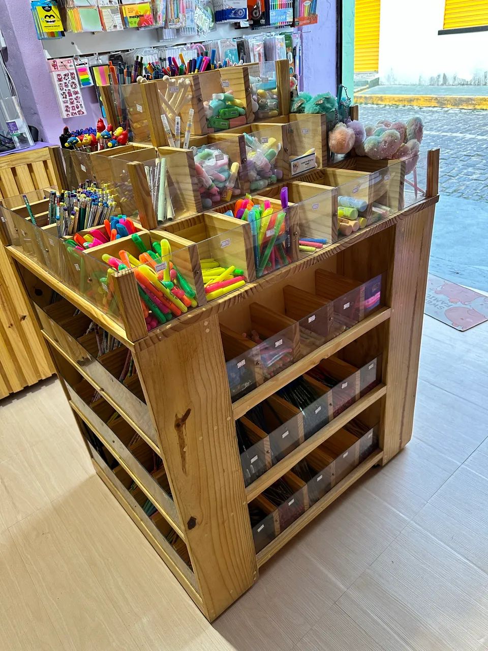 Expositor de produtos65570199331075122