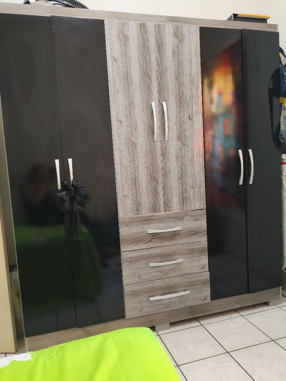 Guarda roupa 6 portas e 3 gavetas 