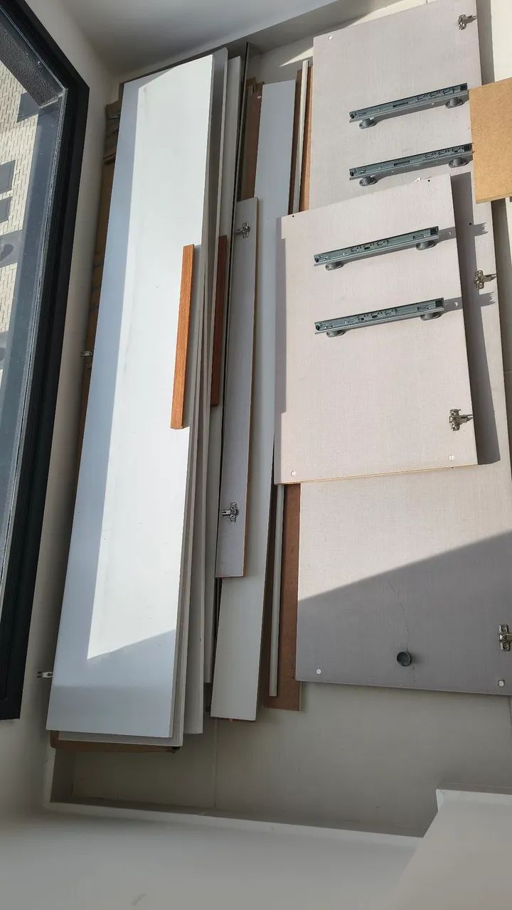 Guarda roupa 6 portas.