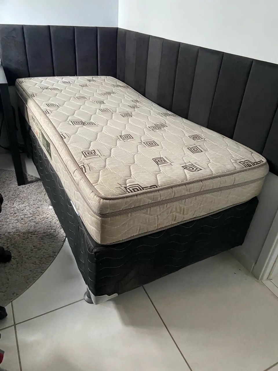 VENDO CAMA DE SOLTEIRO COMPLETA COM CABECEIRA ESTOFADA - Foto 4