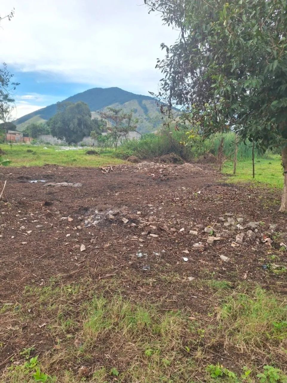 TERRENO BEM GRANDE,  NÃO É COMUNIDADE 
