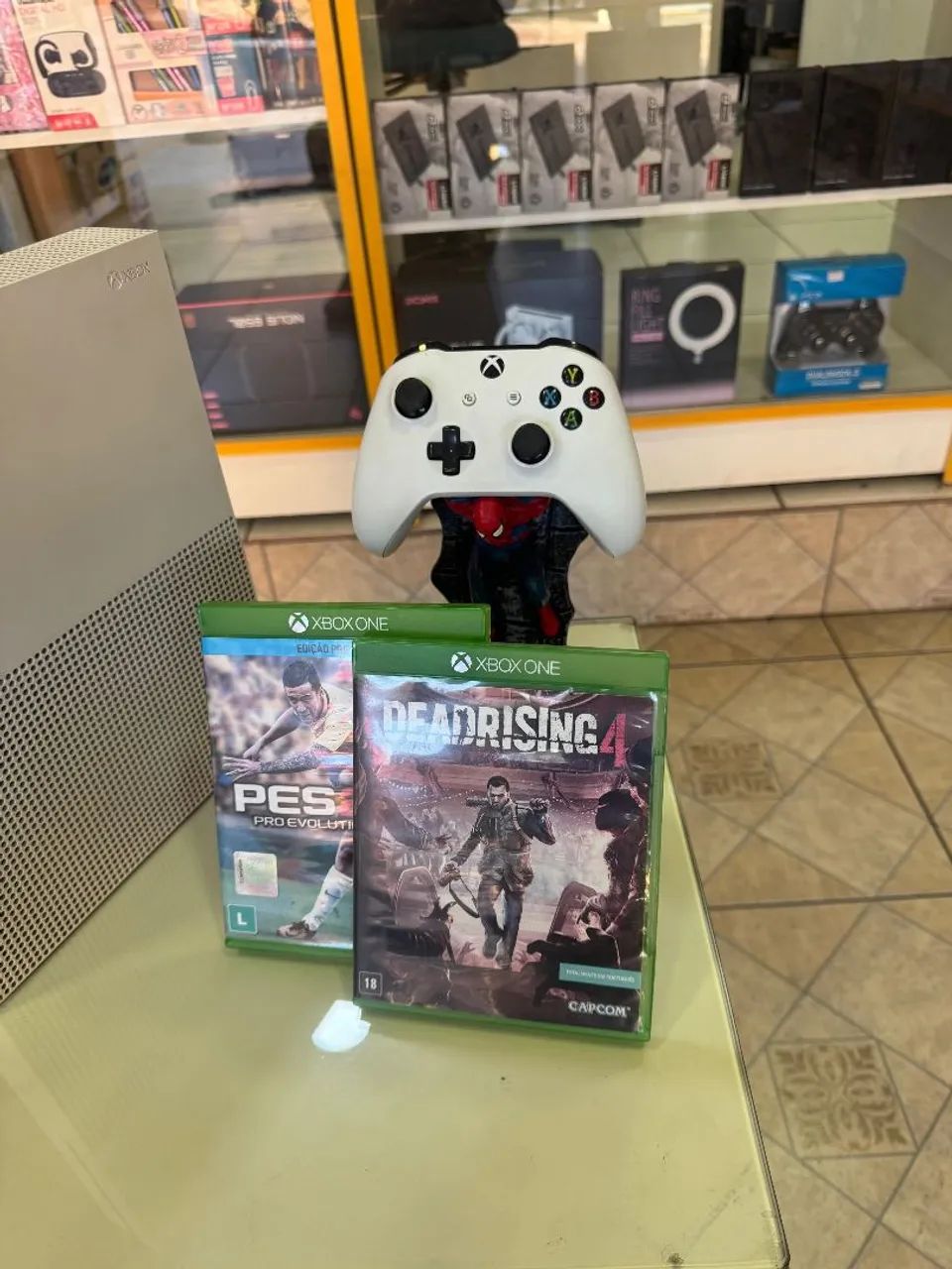 Xbox one S . Com 1 controle e 2 jogos em otimo estado.  - Foto 3