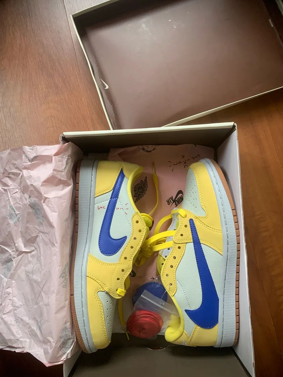 Jordan 1 Low Travis Scott Canary (39br) - Foto 4
