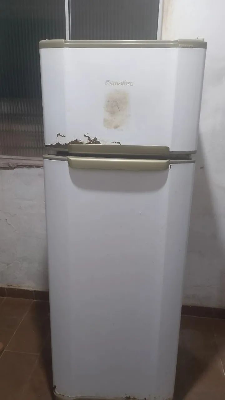 Vendo geladeira Esmaltec
