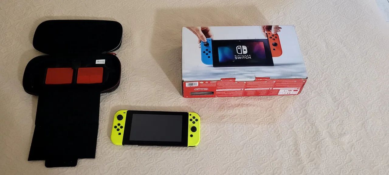 Nintendo switch 1 com 4 controles