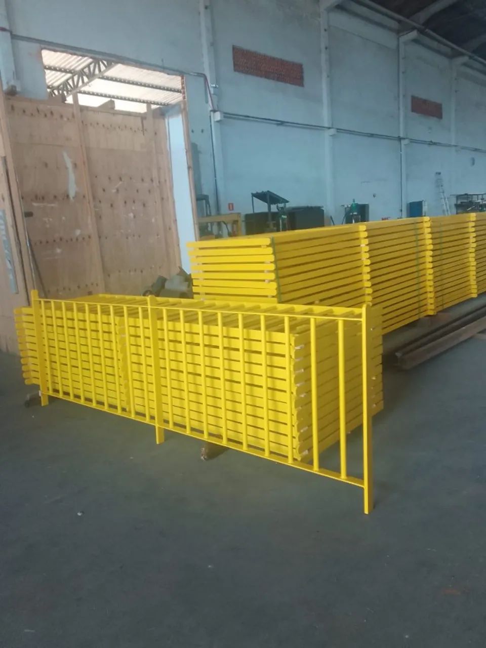 Gradis, tenho disponível 140metros,   R$ 350,00 o metro, temos vários modelos de trilhos  - Foto 3