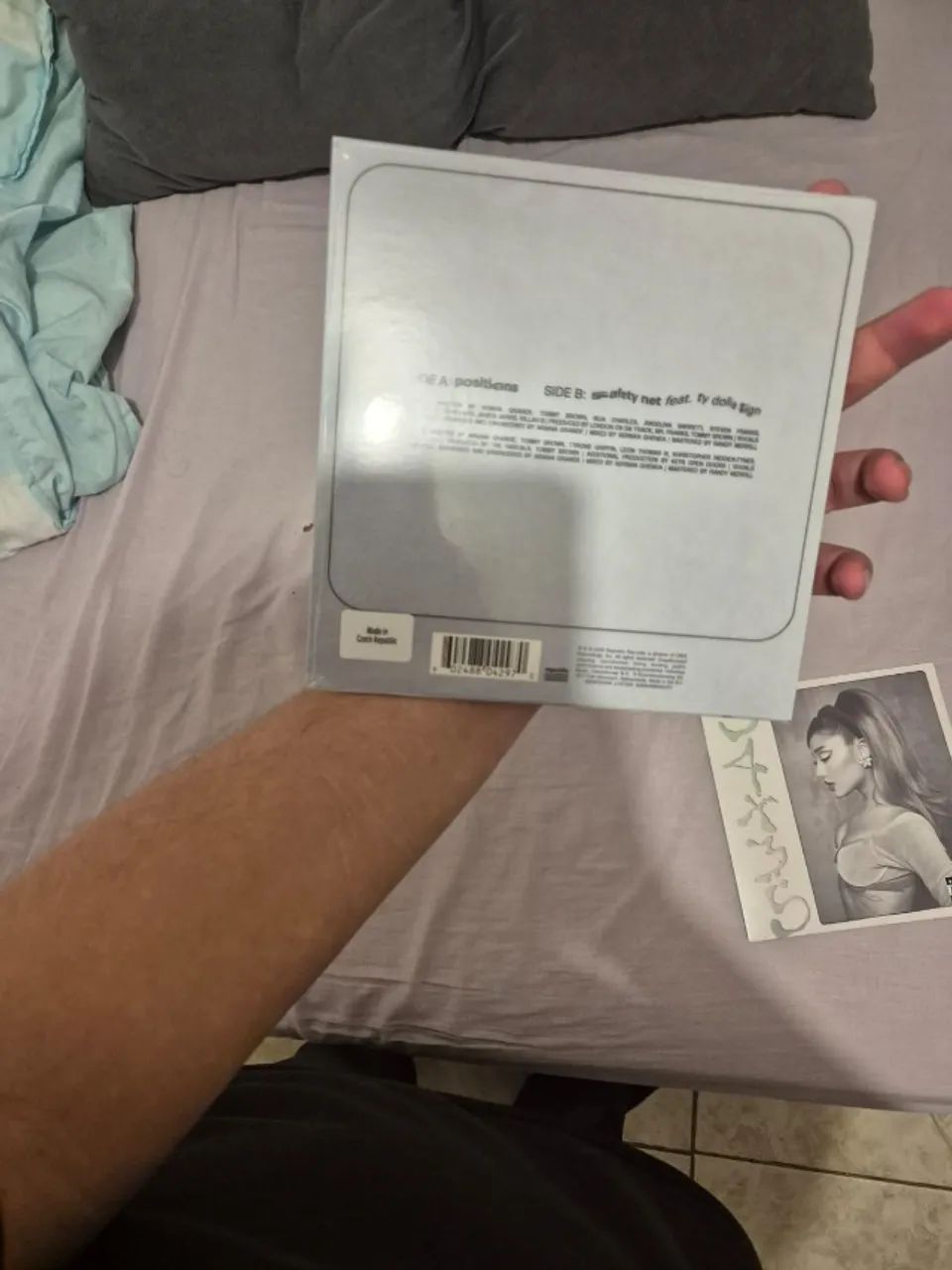 Vinil Ariana Grande Positions (Preço Negociável) - Foto 2