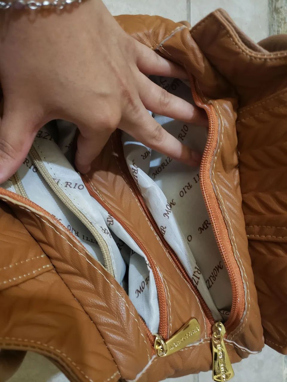 Bolsa de Mão Nova com 02 bolsos Fundos - Foto 3