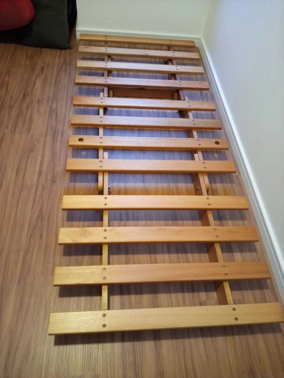 Futon 3x1 Sofá, Cama E Chaise Solteiro - Tecido Vermelho - Foto 4