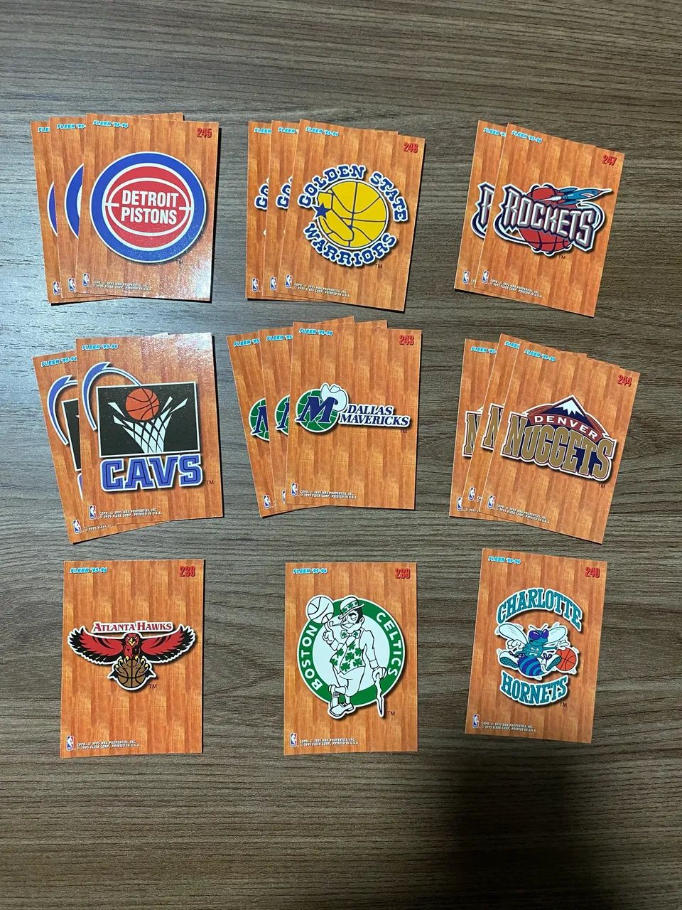 Lote com 45 cards NBA - Fleer - Basquete Temporada 95-96 - Sem repetições - Foto 2