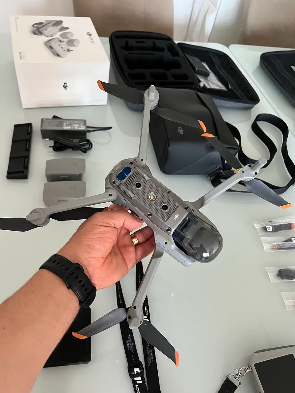 DJI Air 2S Fly More Combo - Kit Completo com 2 Controles e 3 Baterias - Foto 4