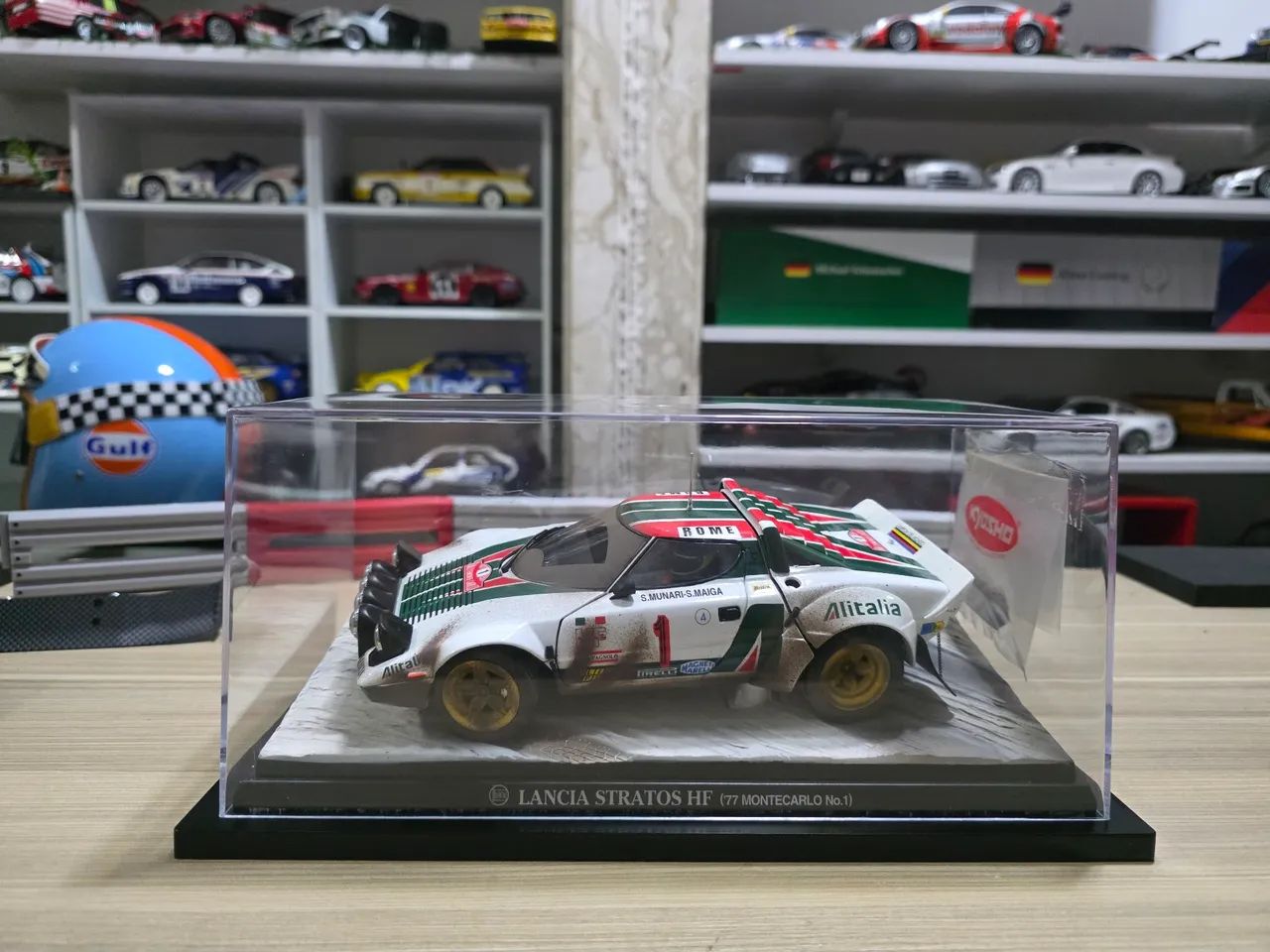 Miniatura 1.18 c diorama e pilotos rally Lancia Stratos HF campeão