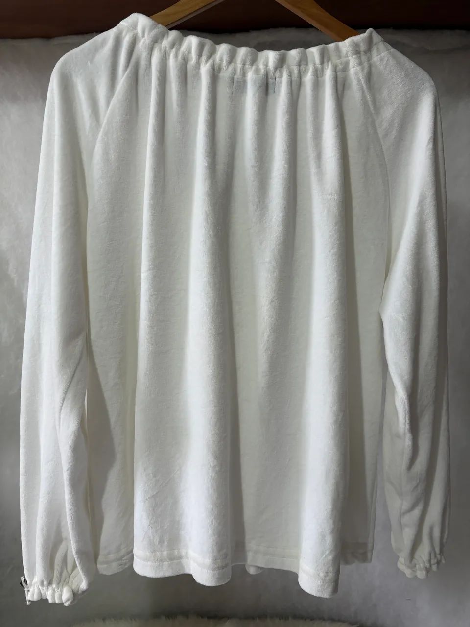 Jaqueta Usada Creme Veludo Plus Size Off White com Bolsos e Zíper  - Foto 5