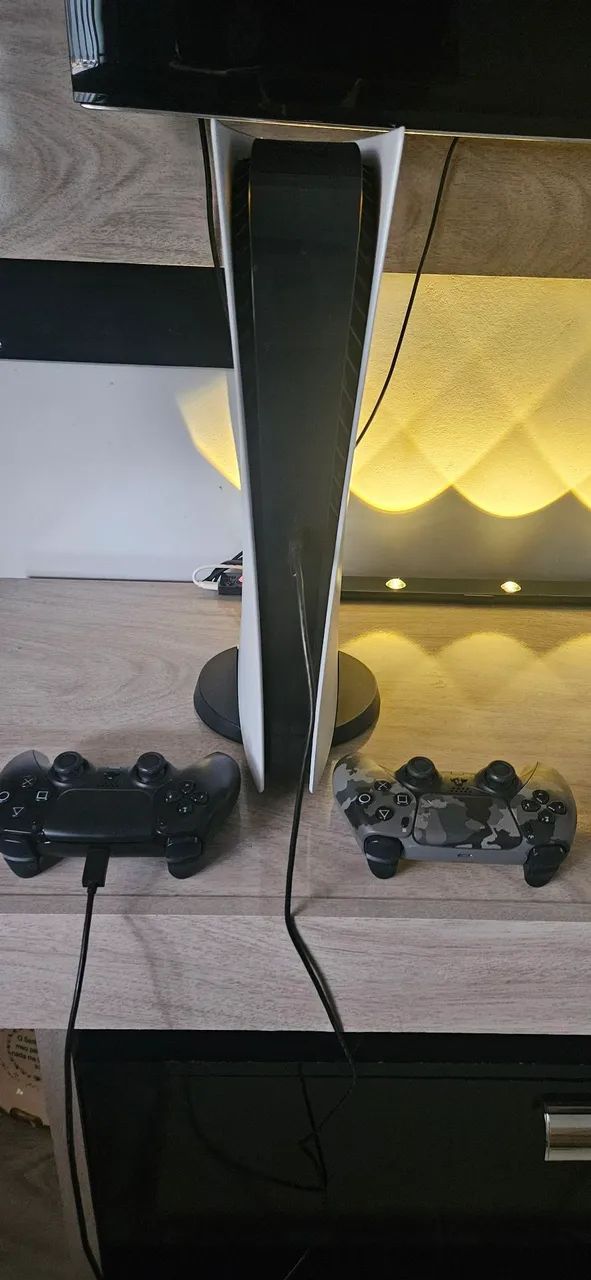 PS5 Digital + 2 Controles DualSense - Muito Conservado - Foto 2