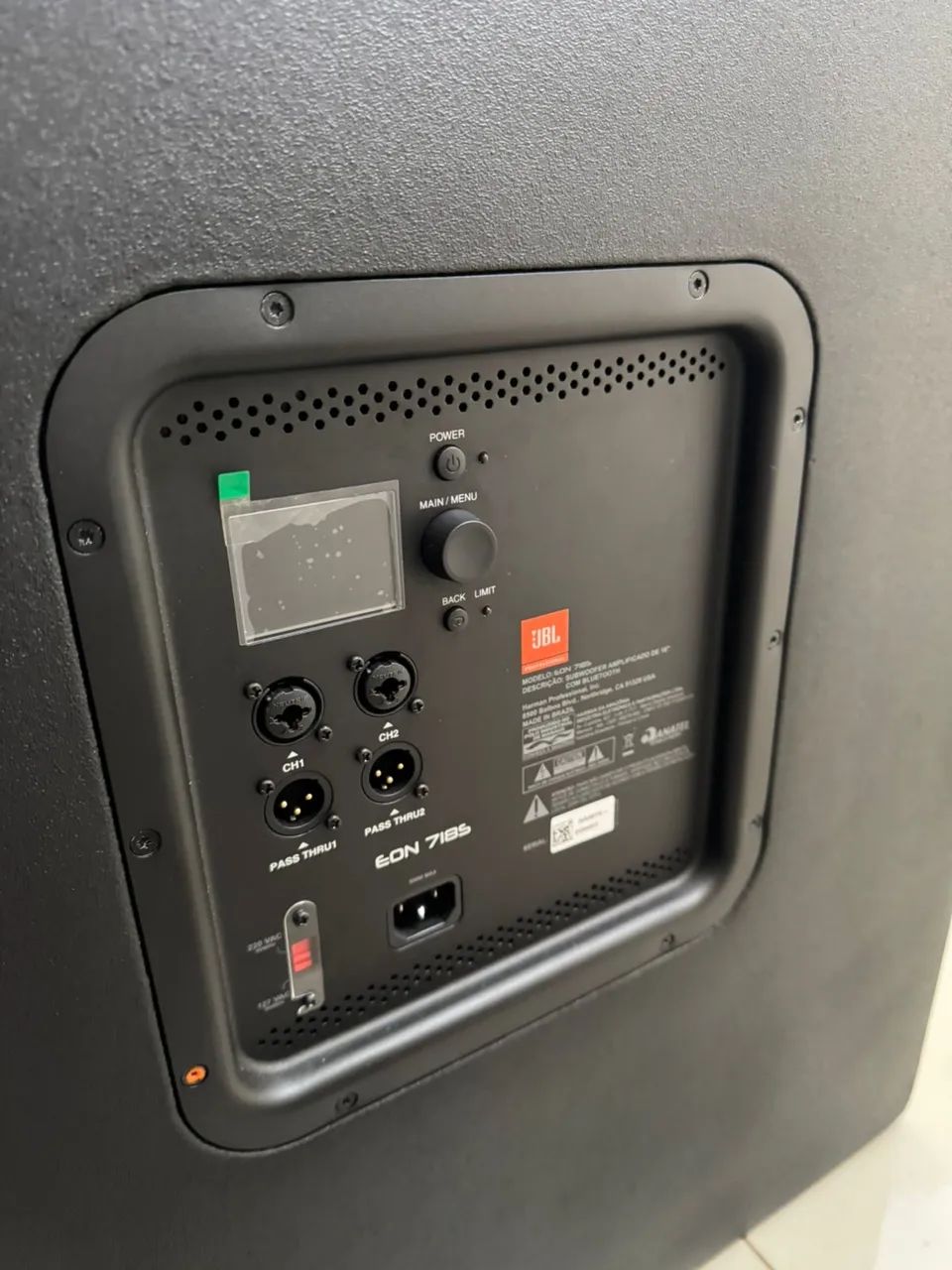 Caixa acústica JBL EON 718s 