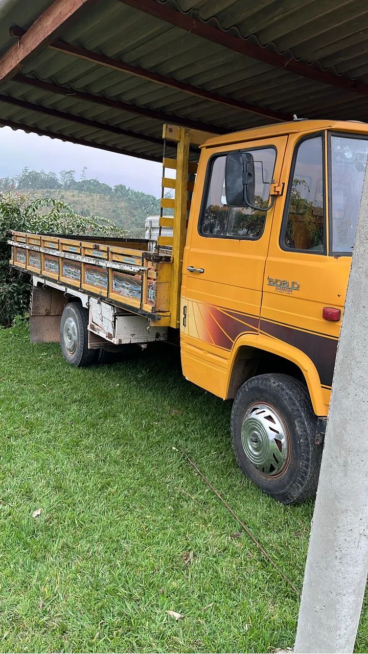 Caminhão 608D Ano 1984 - Foto 3