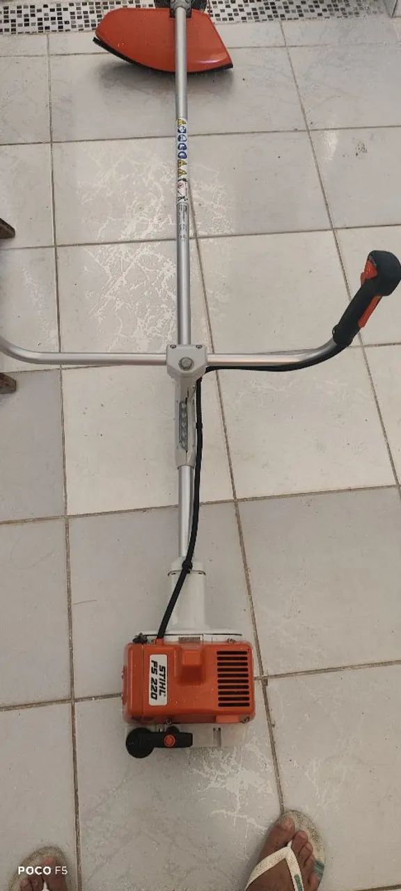 Roçadeira Stihl FS 220 nunca usada  - Foto 3