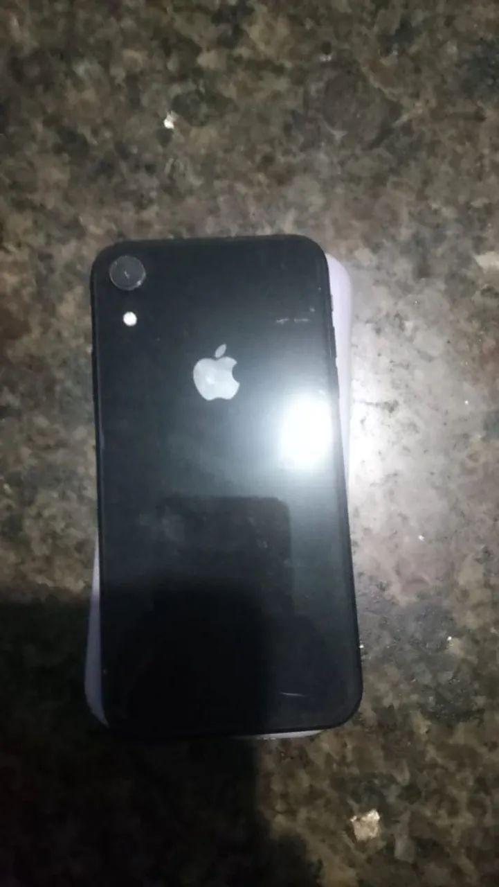 Vendo ou troco iPhone xr  - Foto 2