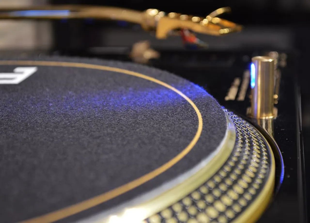 Technics SL-1200 GLD Edição Limitada OURO (PAR) + Mixer SH-DJ1200