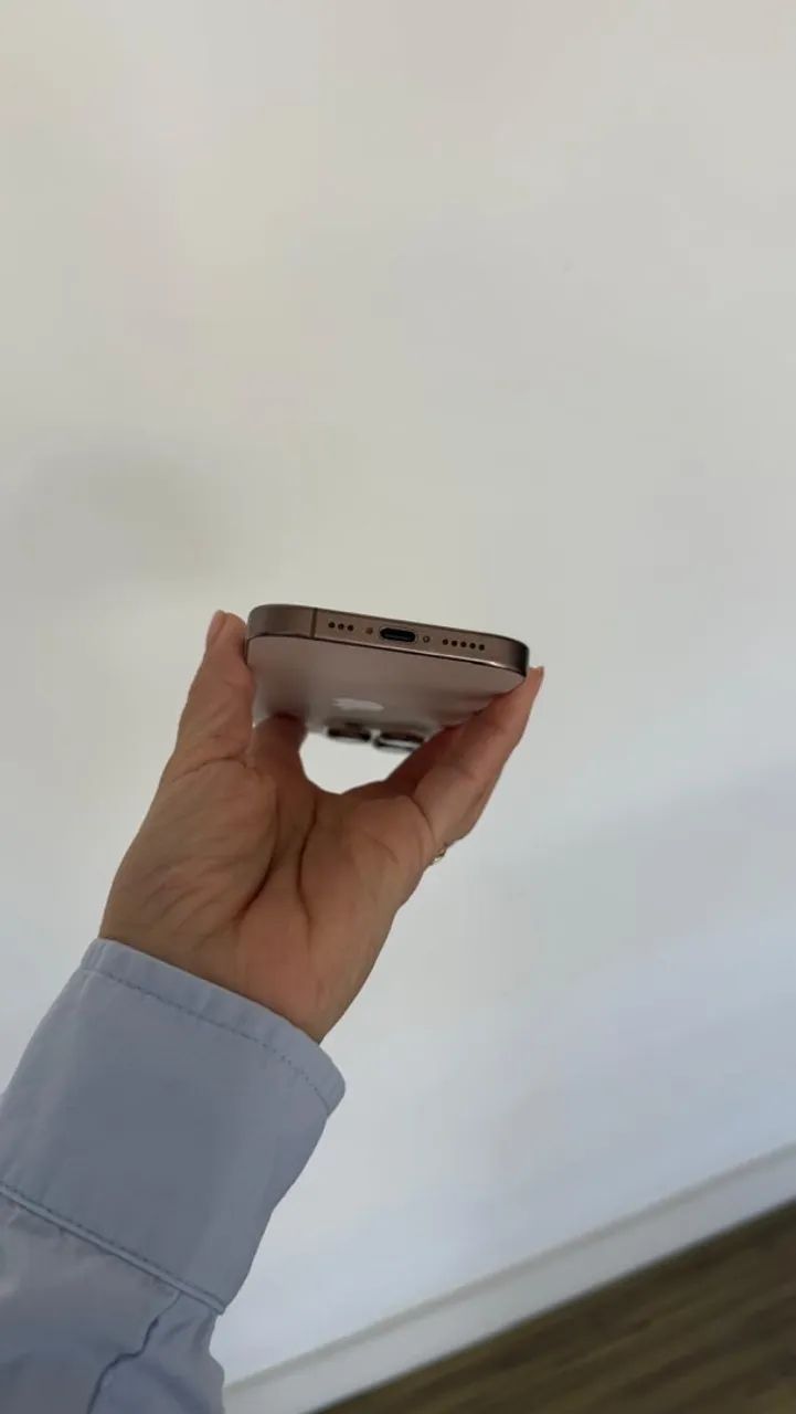 iPhone 16 PRO - Foto 2
