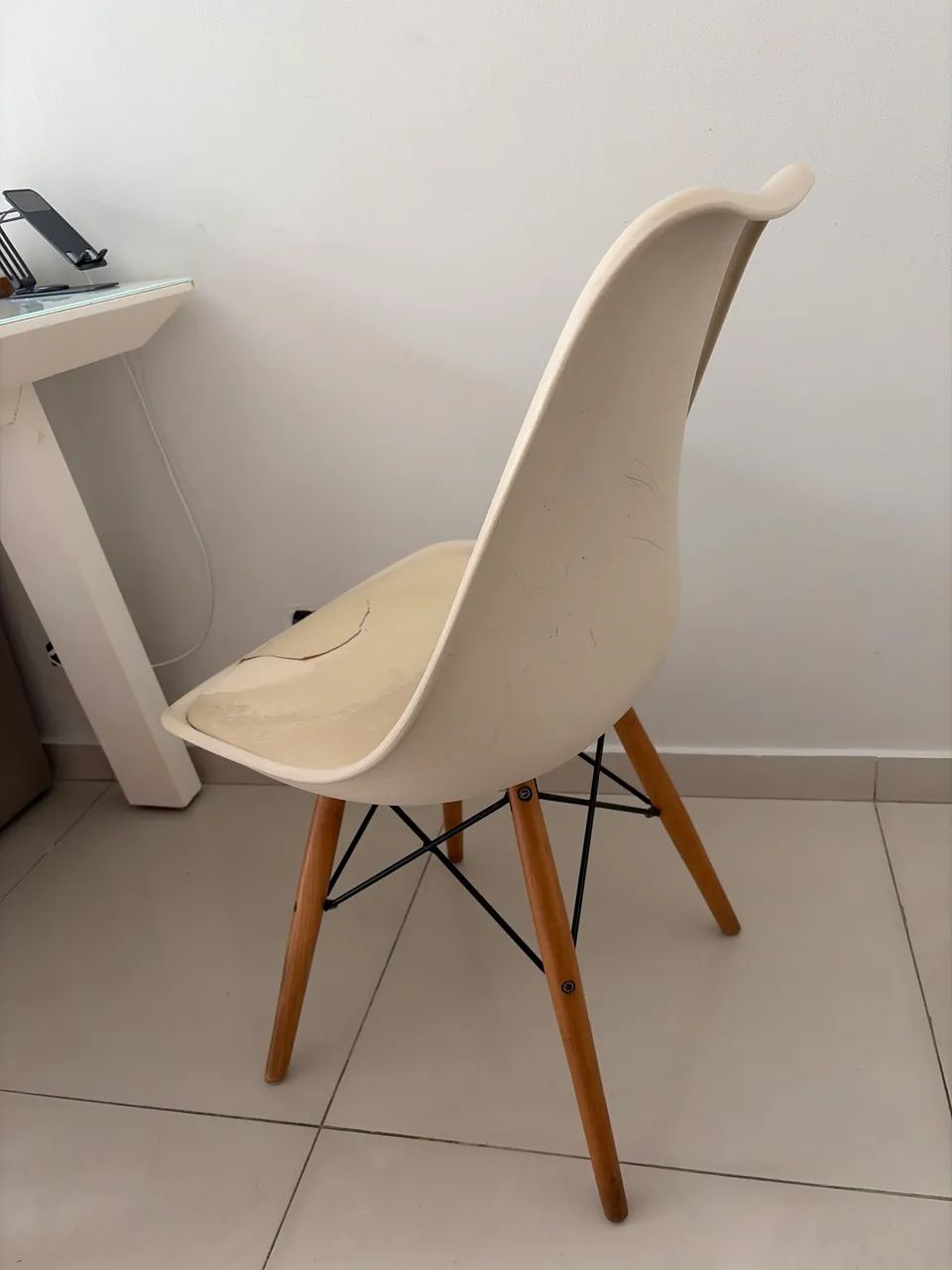 Cadeira Eames com acolchoado  - Foto 2