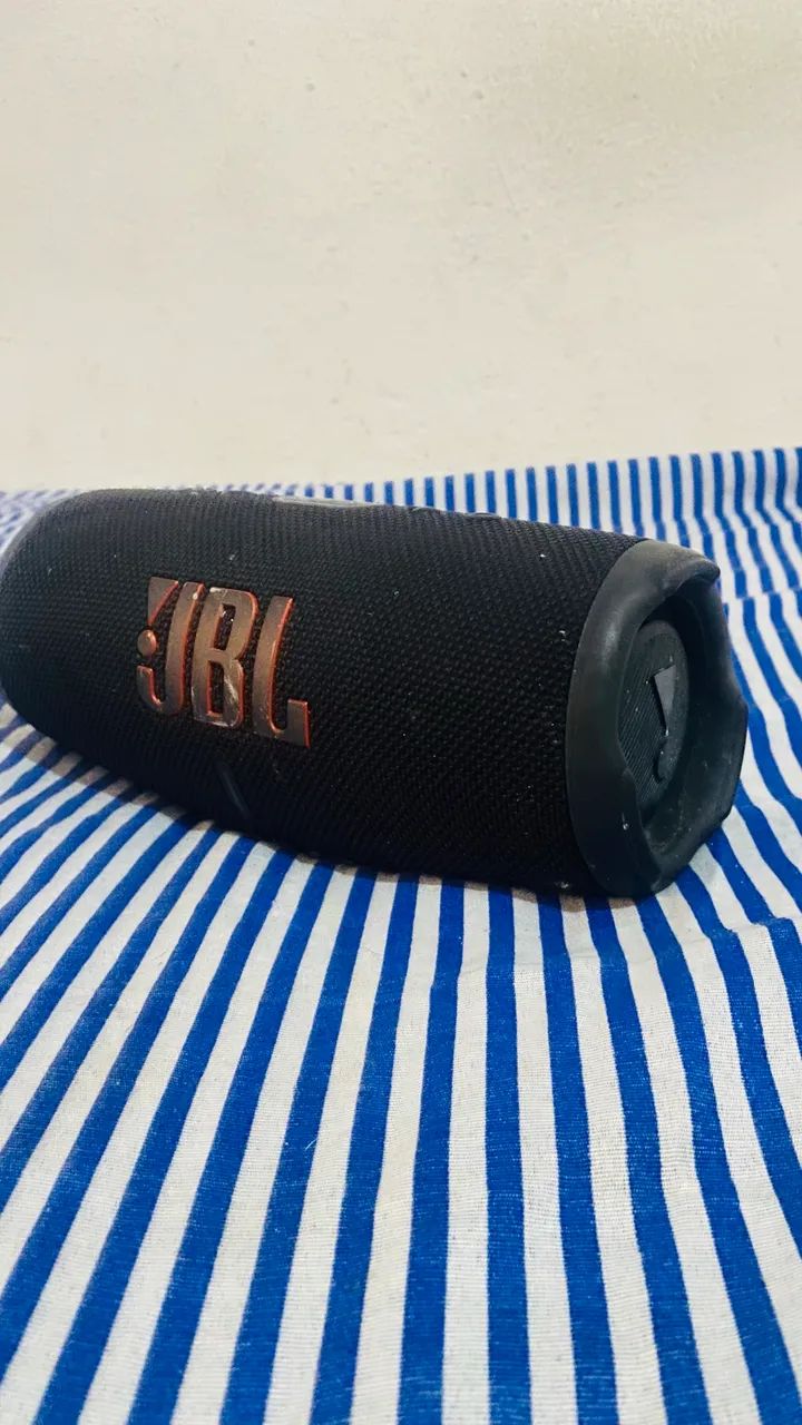 Jbl charge 5 aprova de água  - Foto 5