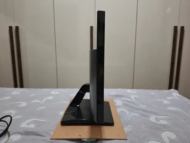 Monitor Samsung 18.5 Polegadas LED com entrada HDMI (modelo S19E310) - EM BANGU, RJ - Foto 4
