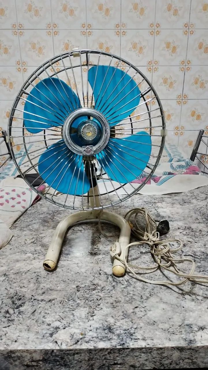Ventilador antigo FAET funcionando 
