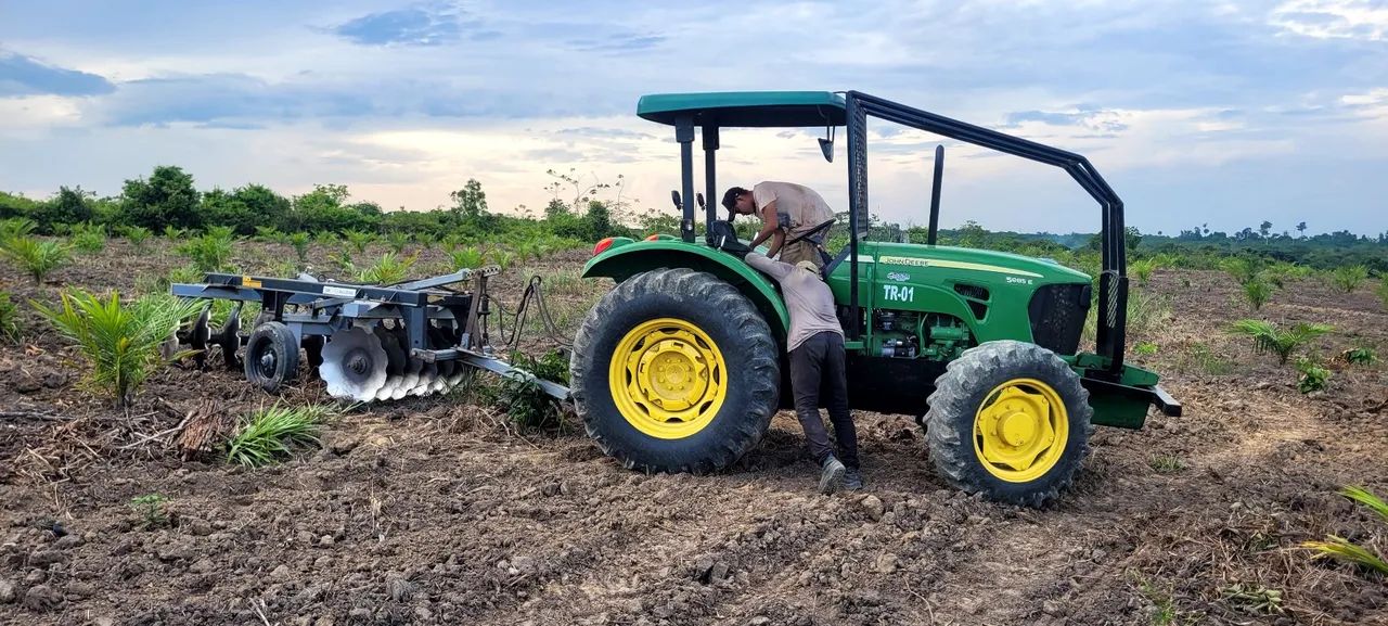 Aluguel trator pneu Jhon Deere 