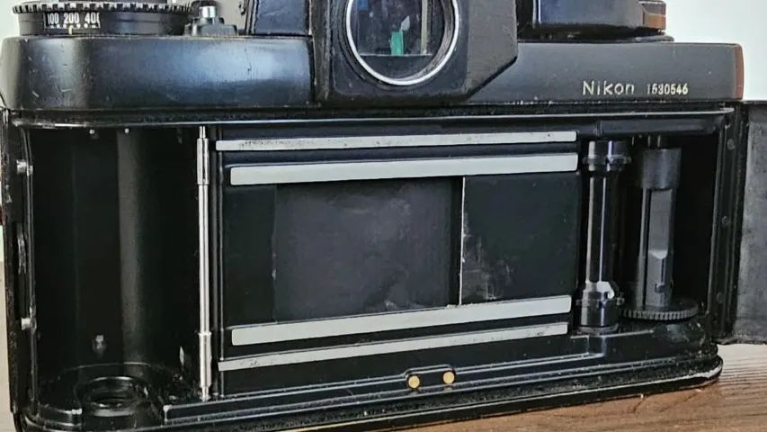 Nikon F3 一眼レフカメラ Nikkor 50mm f/1.8 レンタル - Nikon F3 アイレベル + Nikon Ai Nikkor 50mm F1.8