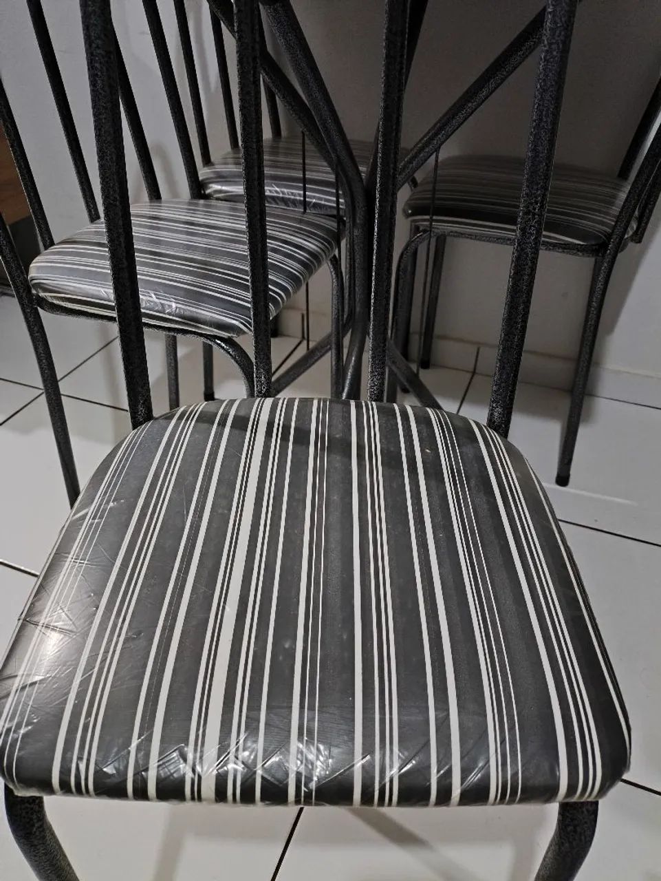 Mesa 4 cadeiras - Foto 2