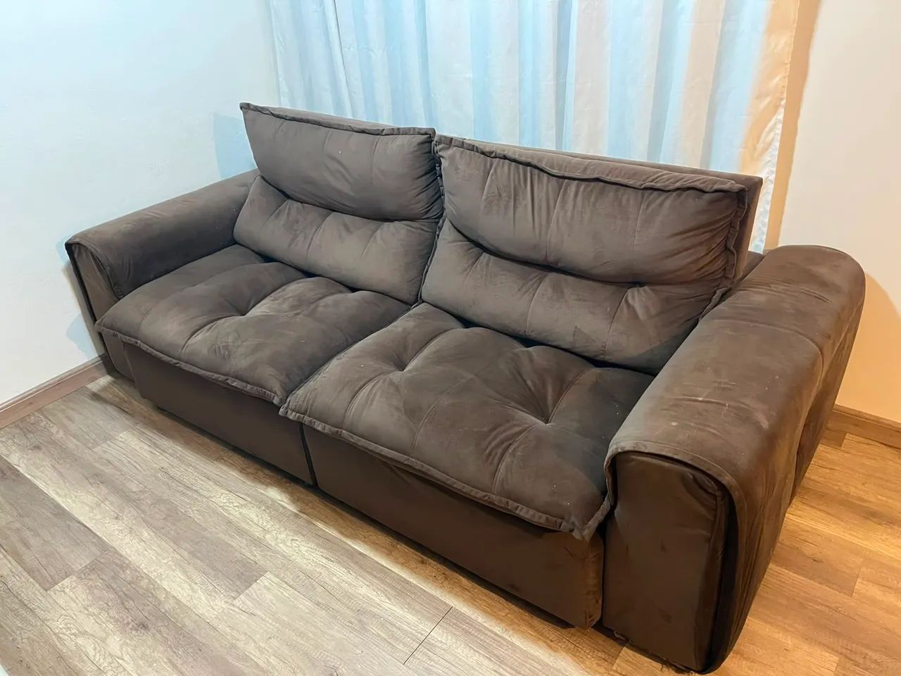 Sofá marrom reclinável 4 lugares 