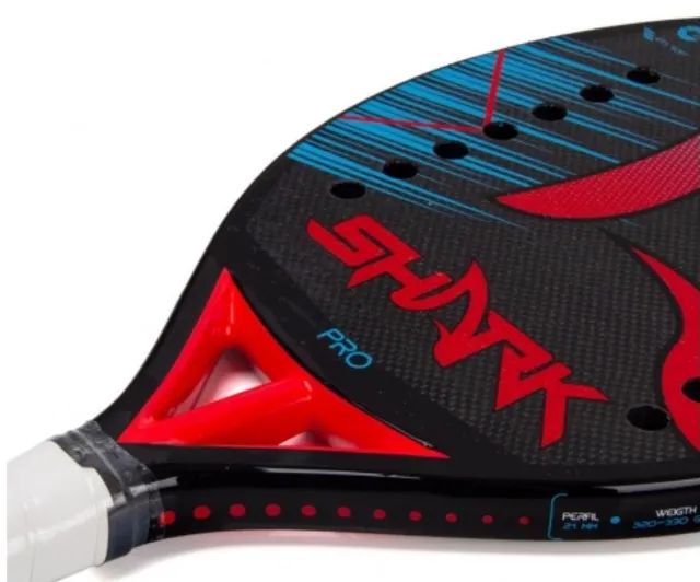 Raquete de Beach Tennis Shark Elite 2022 Carbono 3k com Capa - cor preto, vermelho e azul - Foto 5