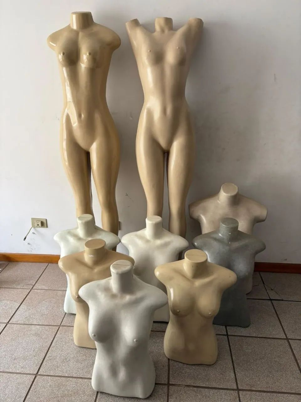 VENDE-SE LOTE DE MANEQUINS FEMININOS - Foto 2